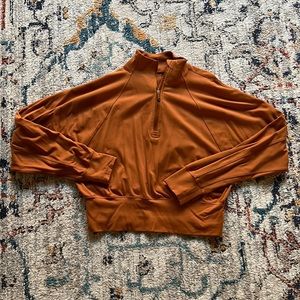 Lululemon cropped half zip size 6